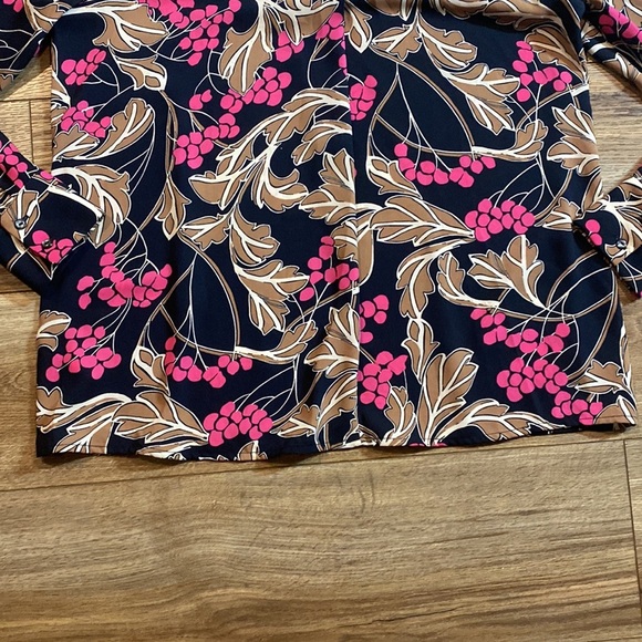 Ann Taylor navy floral V-neck blouse - Picture 6 of 11